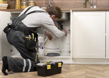 service-maintenance-worker-repairing